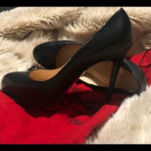 Christian Louboutin Black Leather Heels. Size 38. Like New. 4.5 inch/120 cm tall
